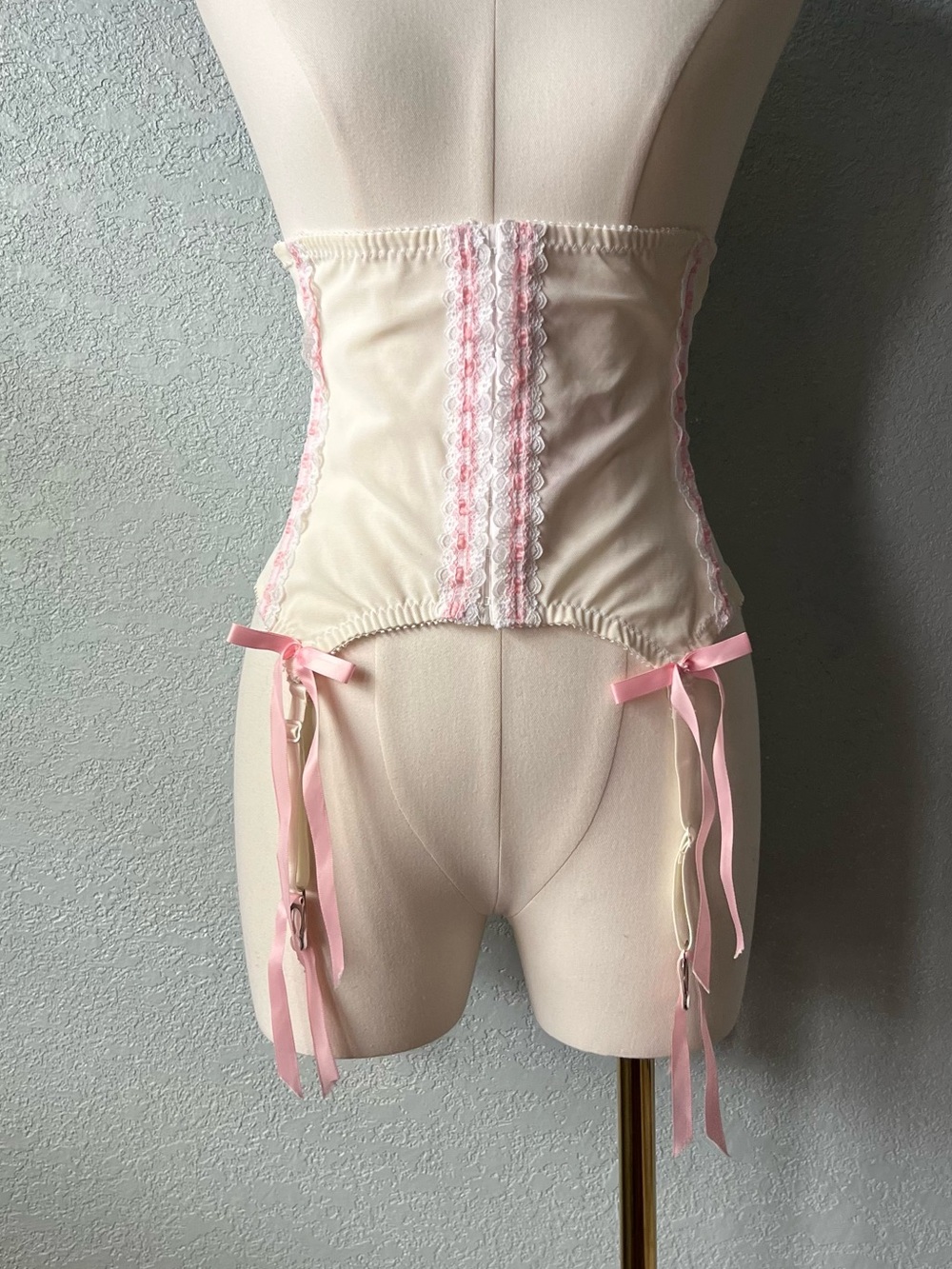 Vintage 90s Original Attitudes Garter Belt 1X Ivory Pink Lace Ribbon Lingerie